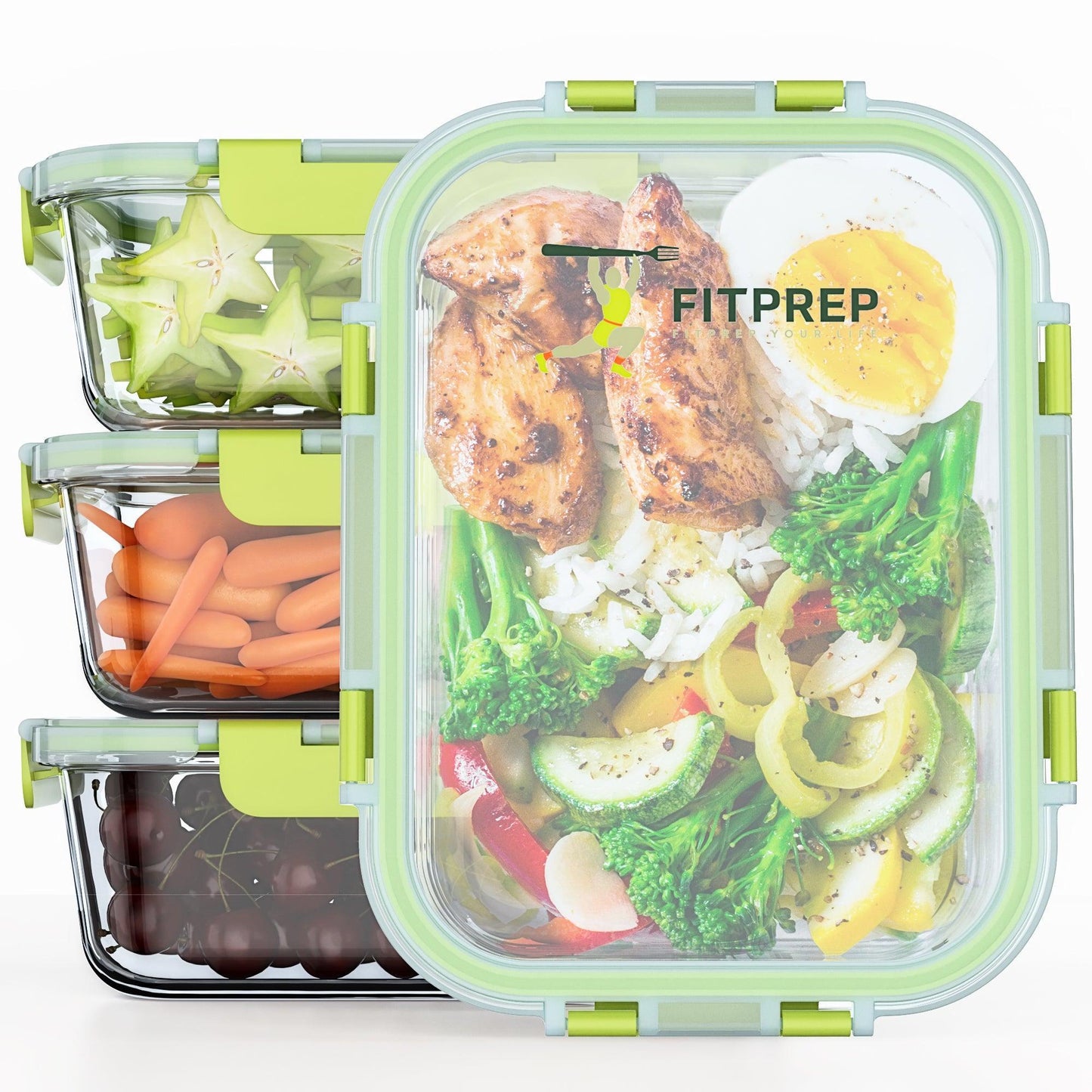 Vier FITPREP Glasbehälter übereinandergestapelt, gefüllt mit frischen Lebensmitteln. Im Vordergrund ein gefüllter Behälter mit gegrilltem Hähnchen, gekochtem Ei, Reis, Brokkoli und buntem Gemüse. Die hinteren Behälter enthalten Sternfrucht, Babykarotten und Kirschen.